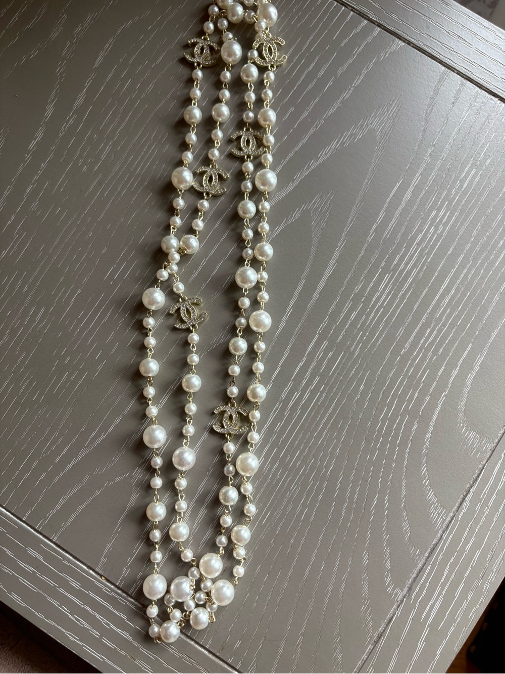 FaSHION Pearl and Gold-Tone Chain Long Necklace - Designer Style 29” - Picture 4 of 8